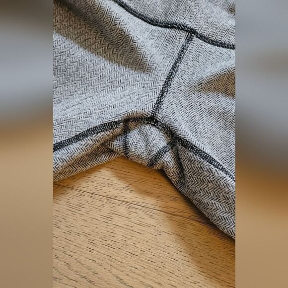 Lululemon Athletica Gray Leggings with Black Trim - Picture 2 of 4